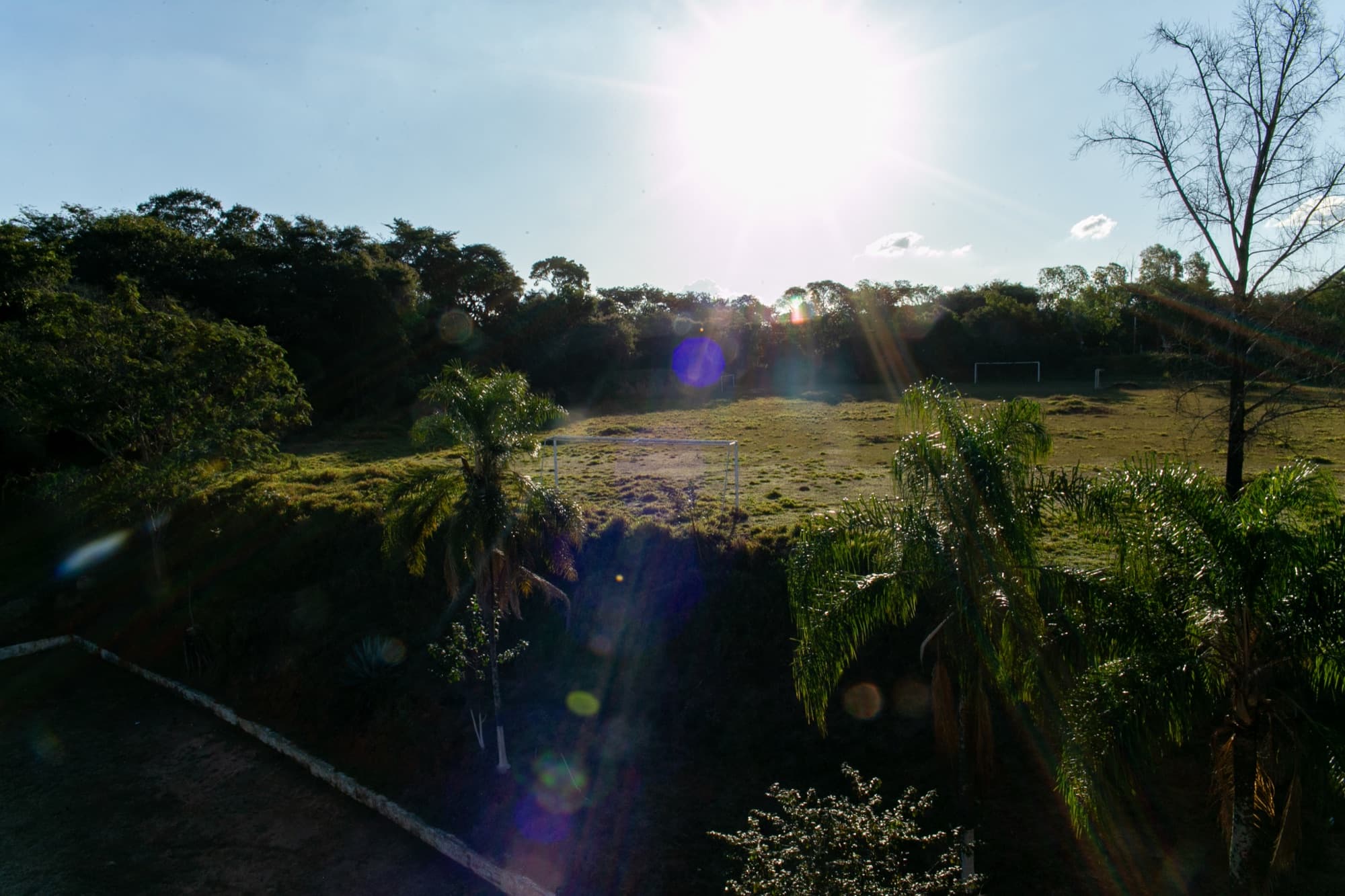 Campo de futebol ao amanhecer